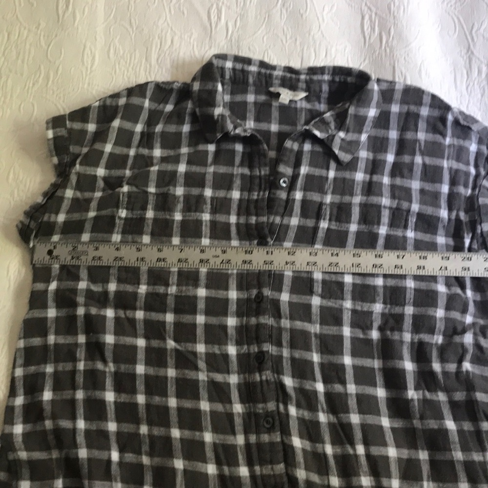 Sexy peek a boo back Lucky Brand blouse.
